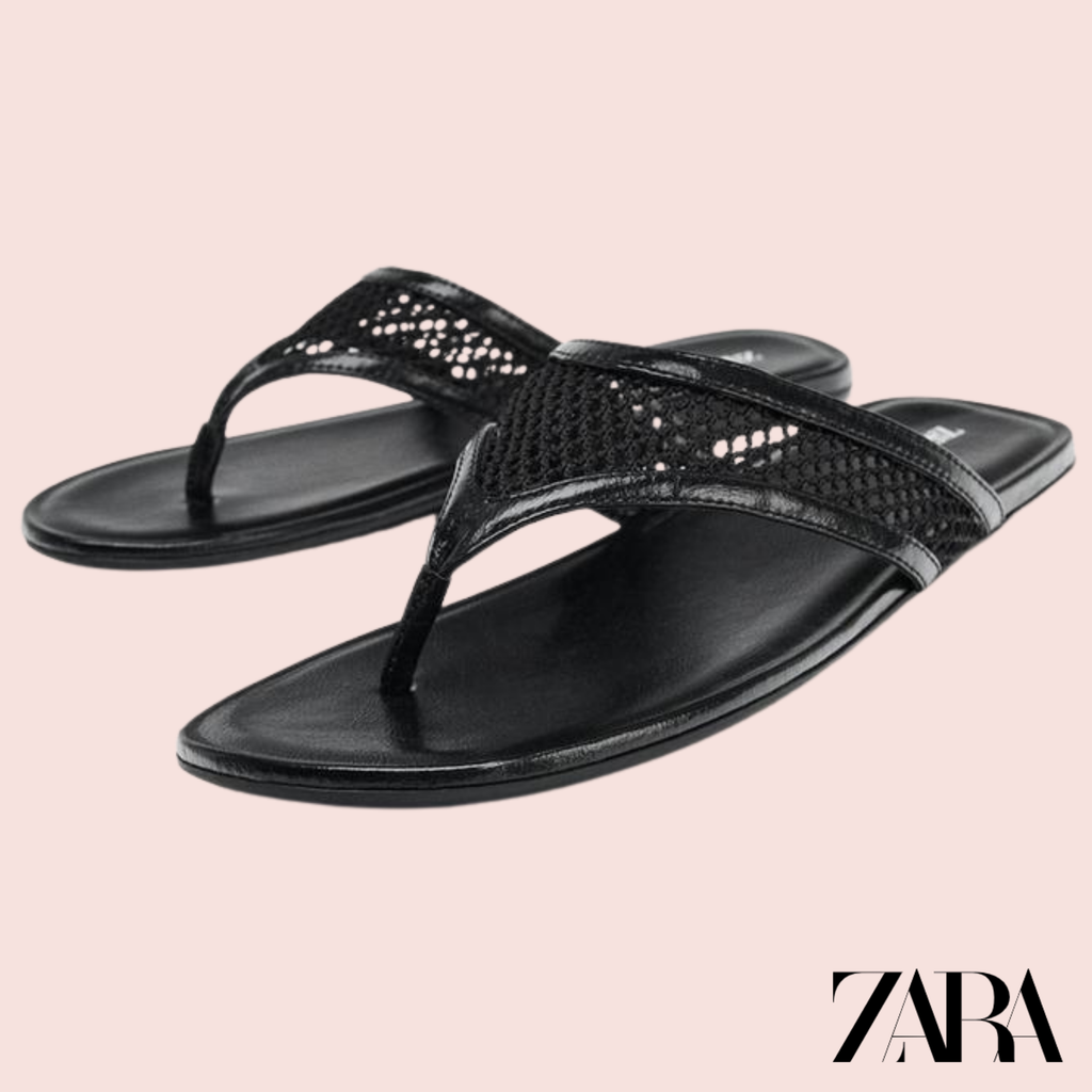 Chanclas Zara negras caladas vista lateral